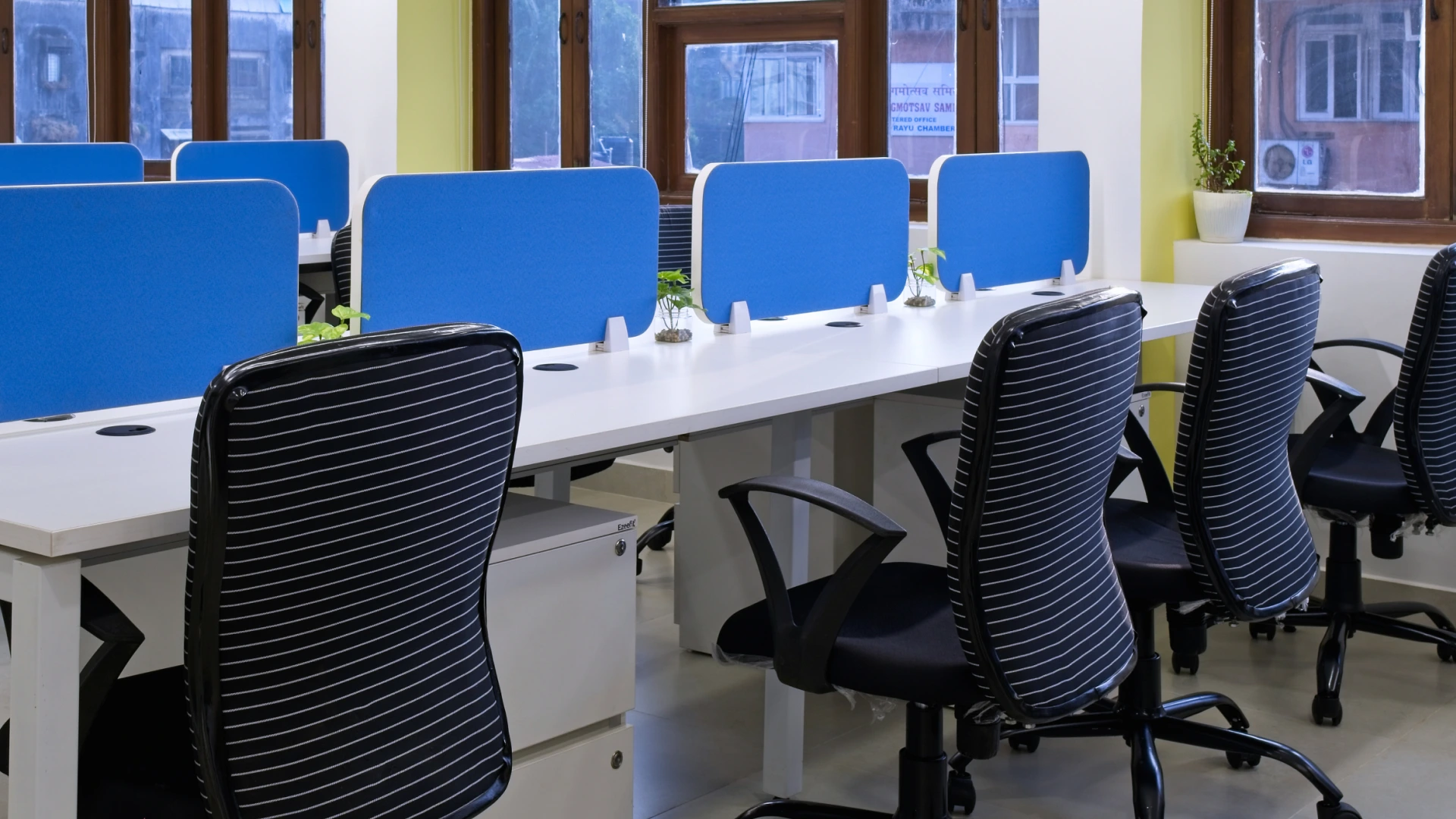 What Makes a Dedicated Desk More Affordable Than Owning a Traditional Office Space | Kowo WorkSpaces